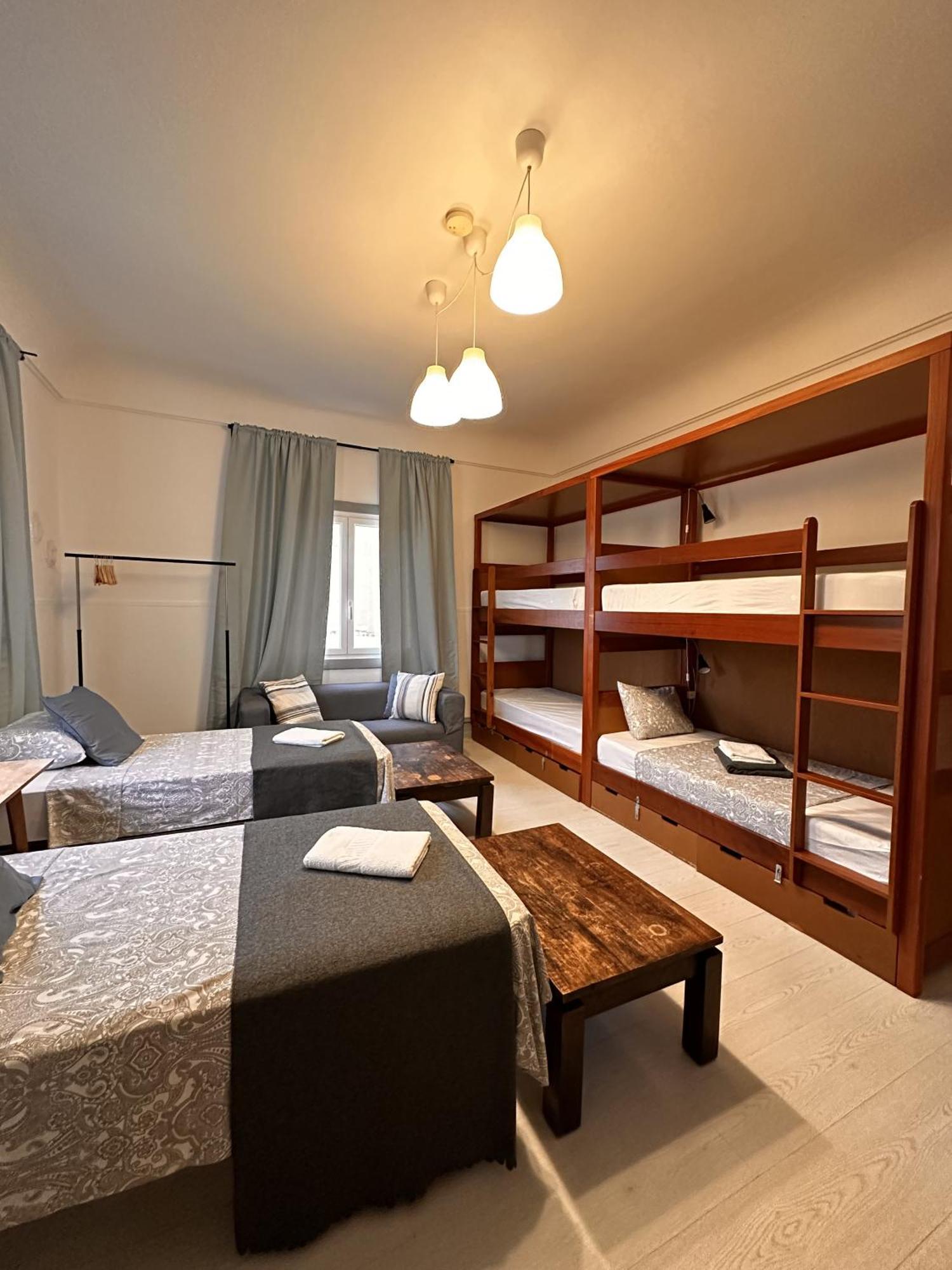 Hostal Ey *