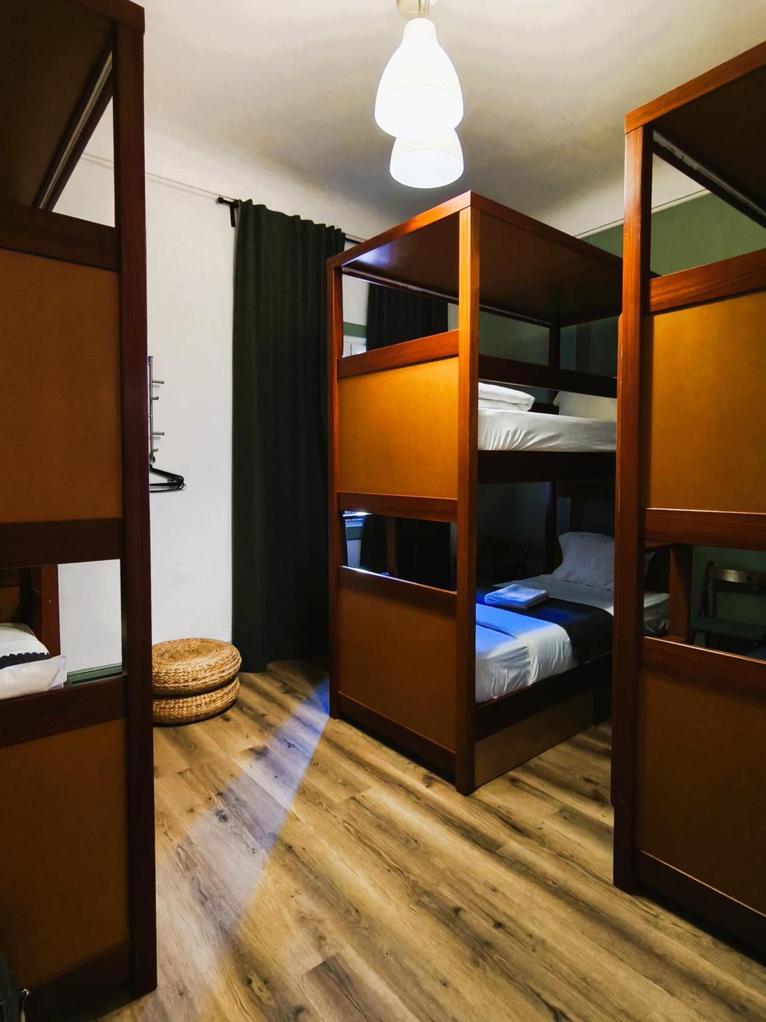 Hostal Ey *