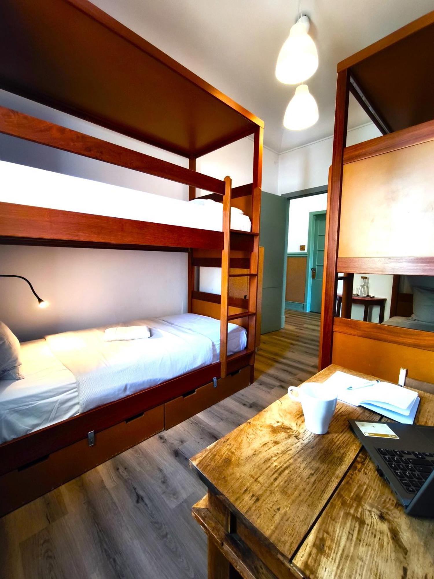 Ey Hostal *